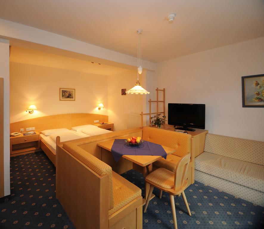 Hotel Gasthof Waldschenke Marlengo Værelse billede